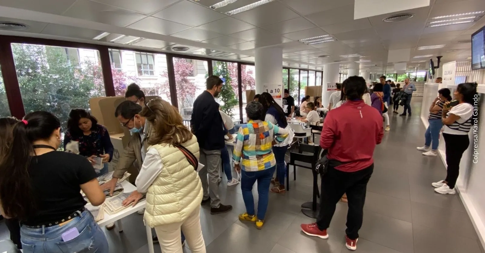 Elecciones Colombia 2026: ¿si voto en el exterior tengo derecho a día compensatorio y beneficios laborales?