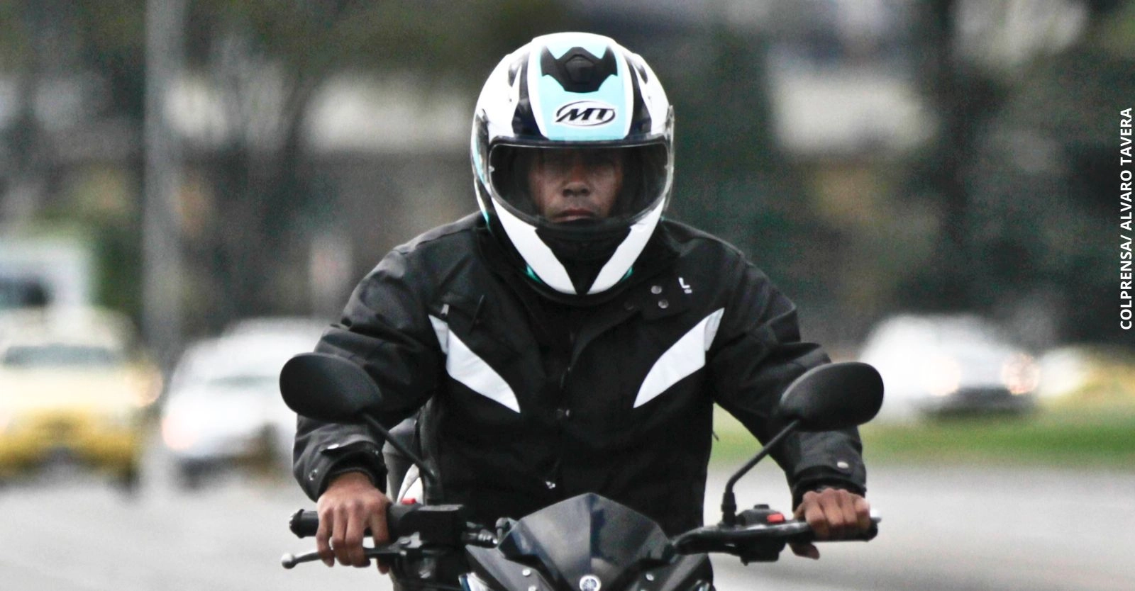 ¿Es obligatorio el chaleco reflectivo para motociclistas en Colombia?