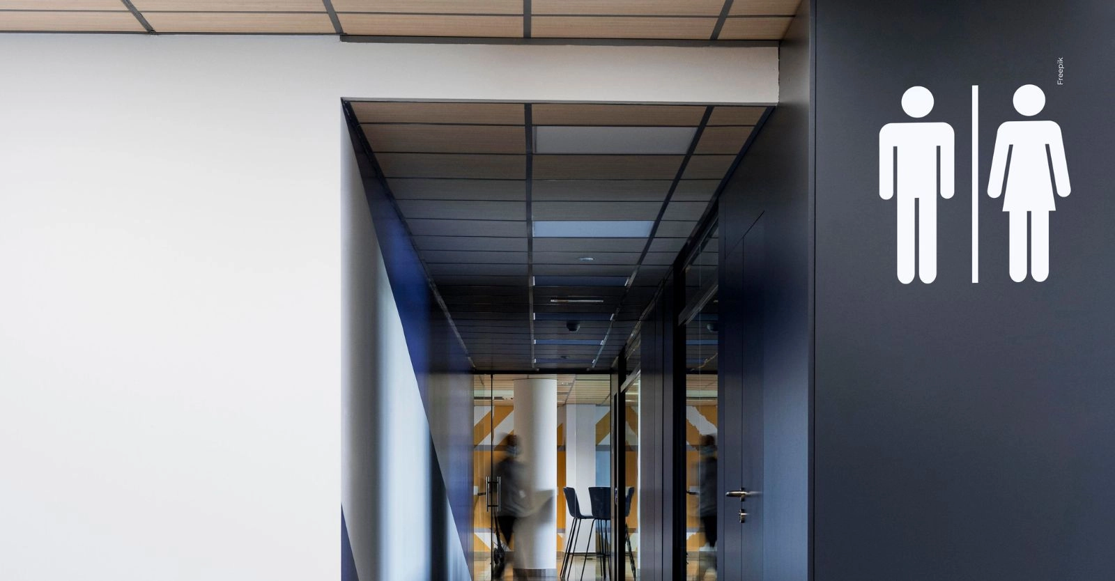 Multas y sanciones por orinar en la vía pública en Bogotá para 2026.