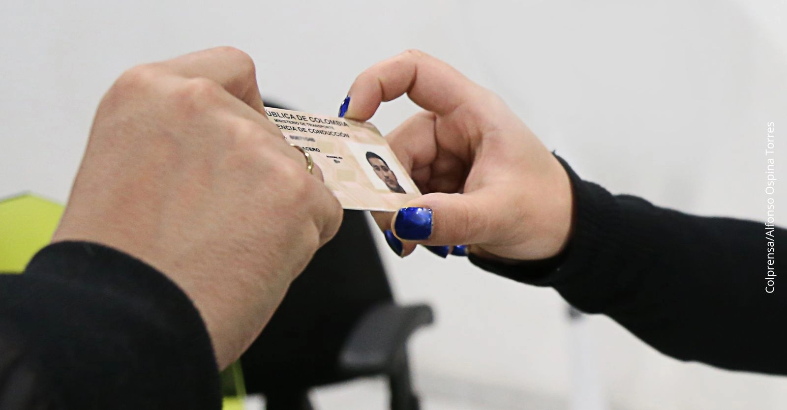 ¿Cómo funciona la licencia de conducción digital en Colombia para 2026?