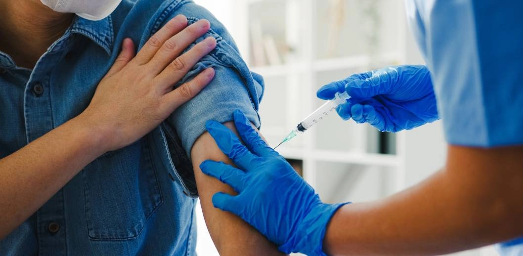 Estas son las vacunas que necesitas antes de viajar en Semana Santa
