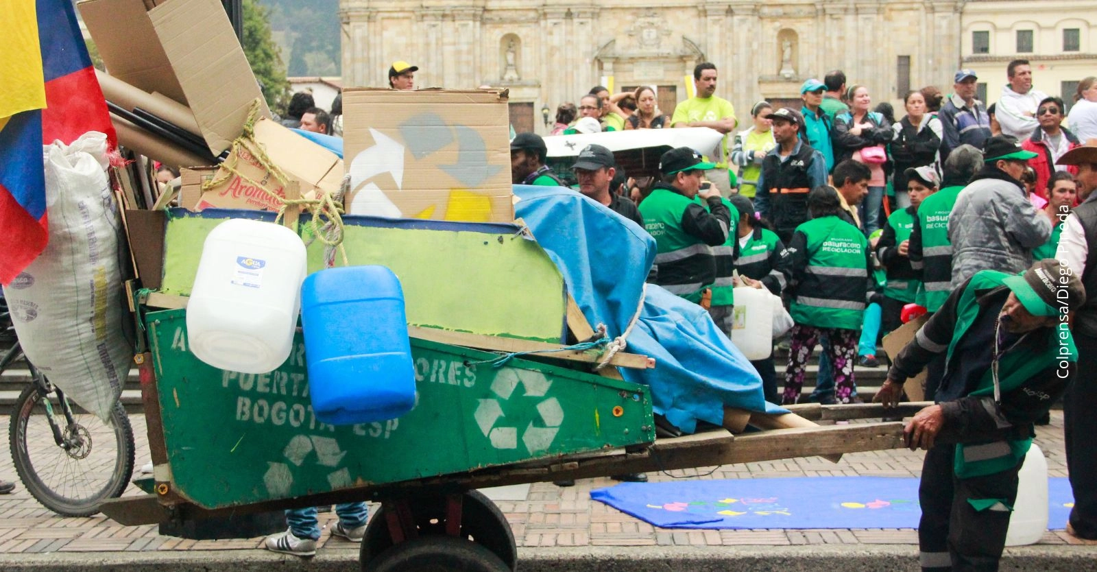 ¿Cuál es el nuevo decreto que garantiza las prestaciones sociales a los recicladores en Colombia?
