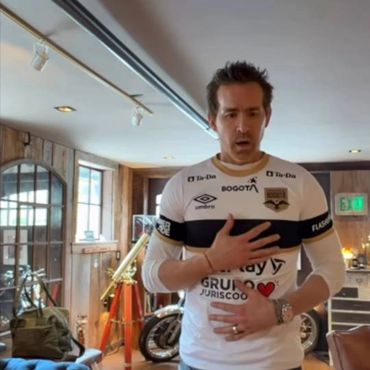 Ryan Reynolds camiseta (1).webp