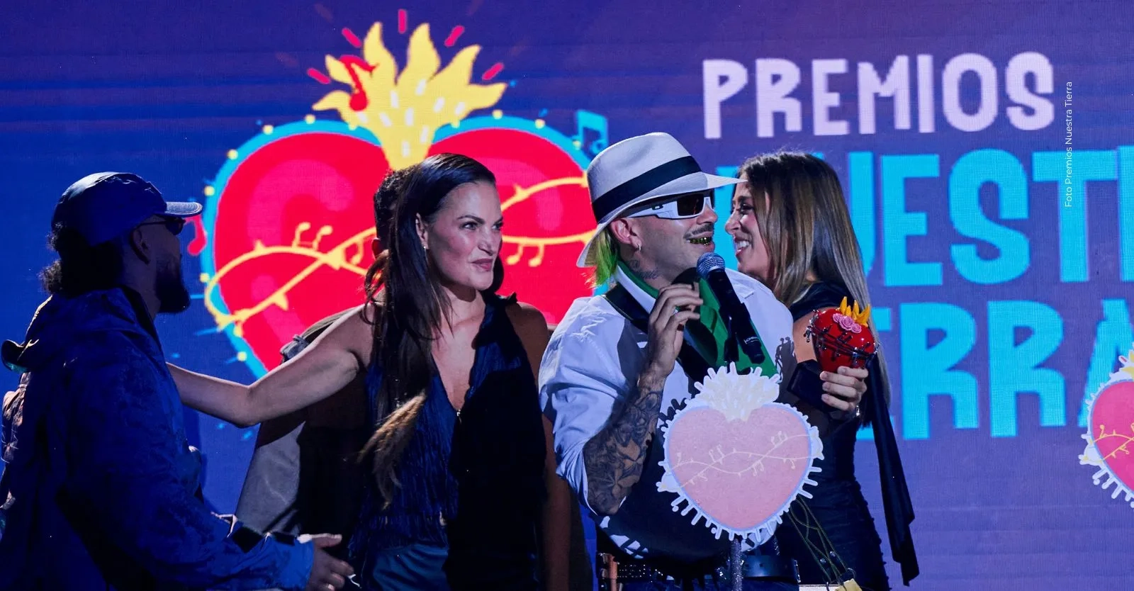 Feid dedicó palabras a Karol G en Premios Nuestra Tierra tras su ruptura
