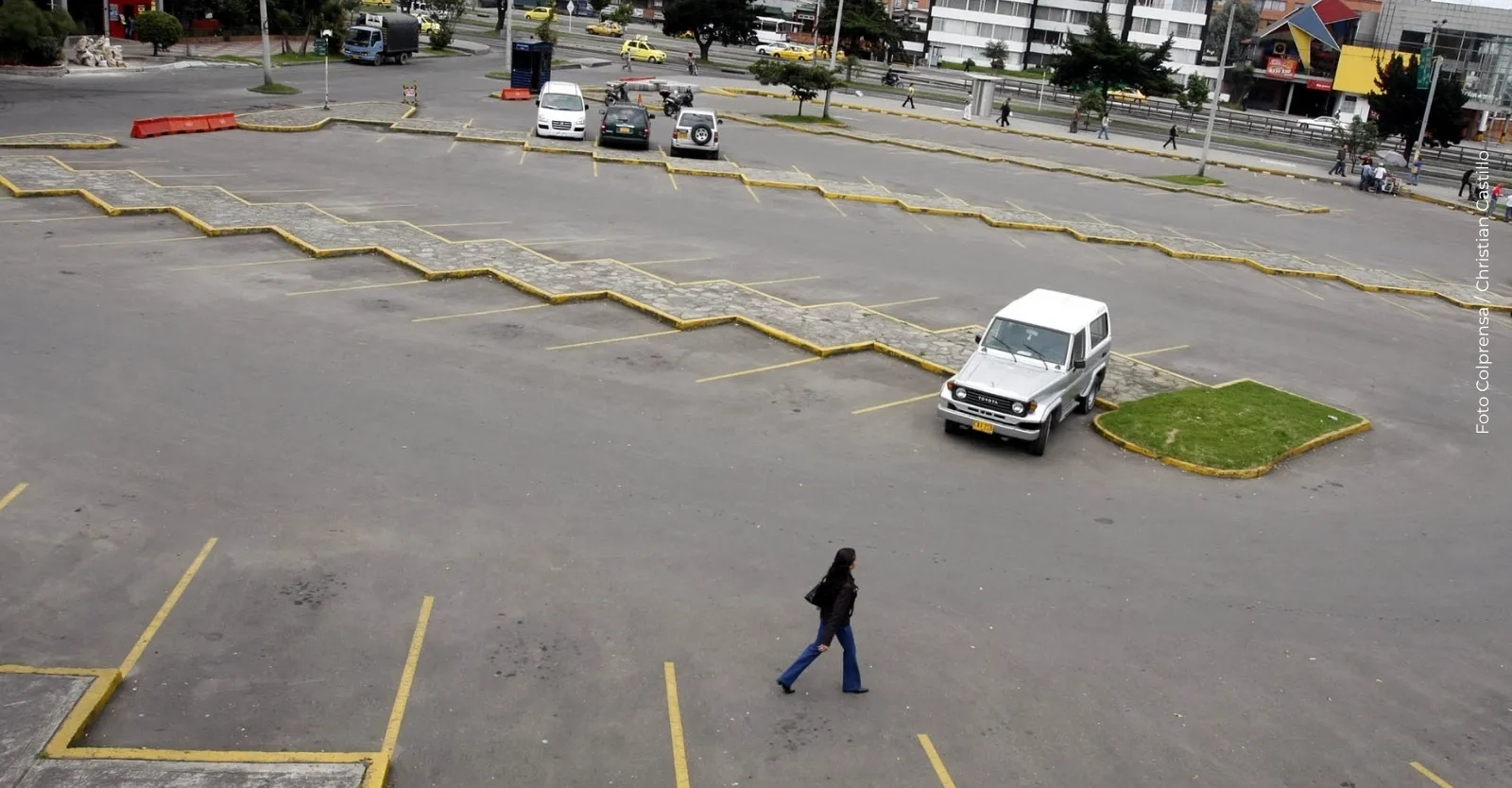 ¿Parqueaderos deben responder por objetos personales robados?