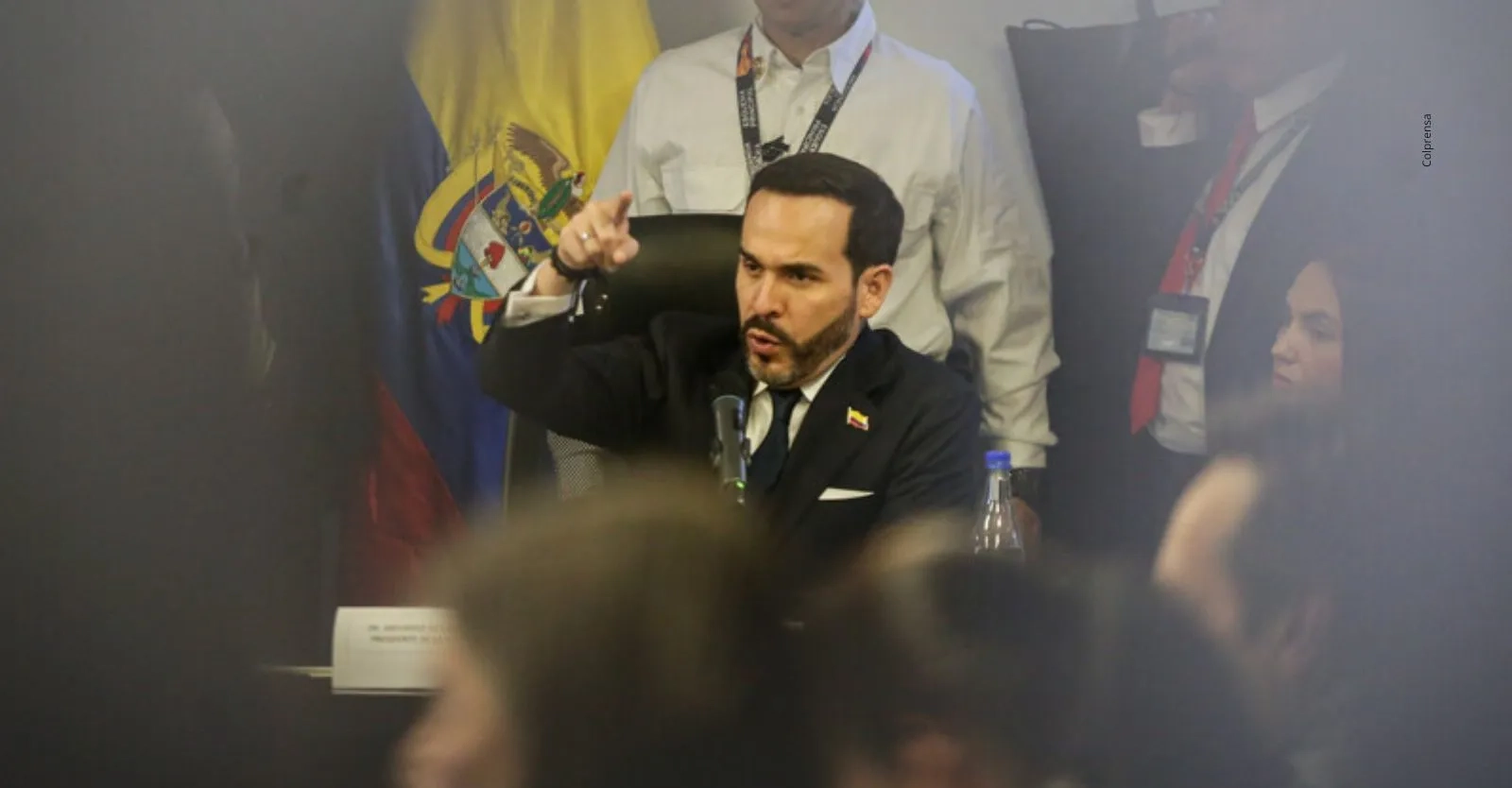 Nuevo decreto de Abelardo de la Espriella buscaría retirar a trabajadores pensionados del Estado: esto se sabe.